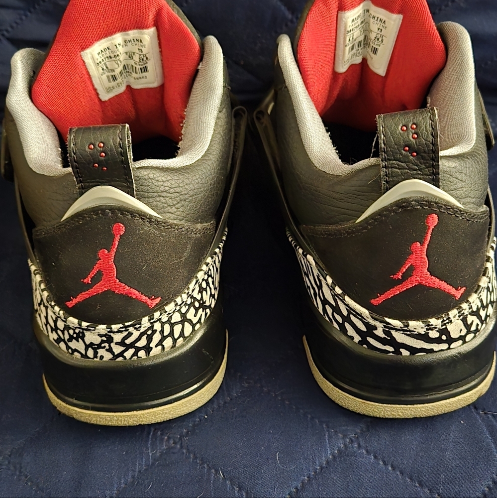 Jordan Men's Black and Red Patterned Sneakers